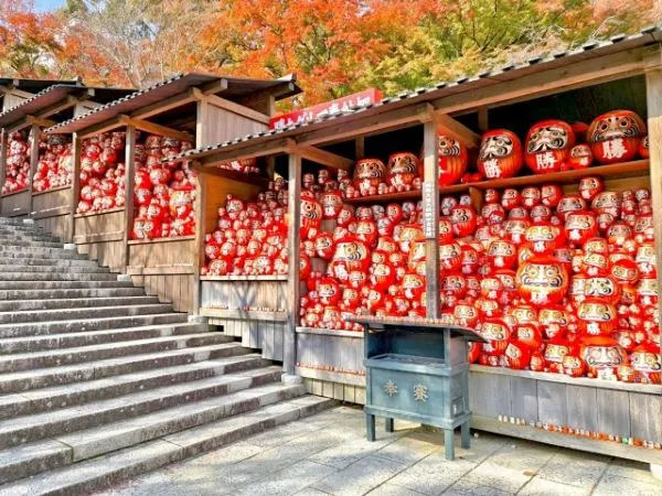 Daruma-Street-Katsuoji-Osaka-Japan