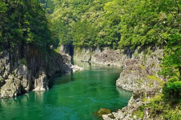 Doro-kyo Gorge: The Valley Where Your Voice Echoes in Three