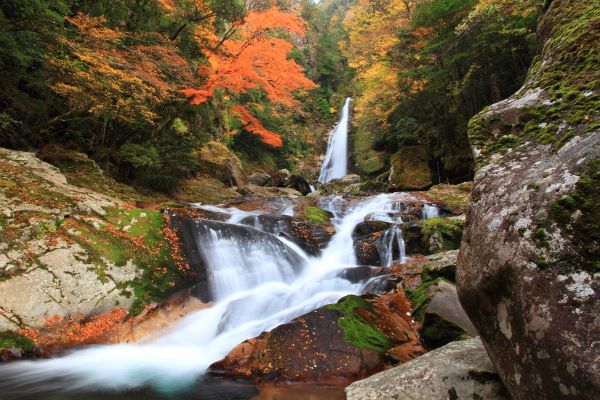 Sasano-Falls-Autumn-Yoshino-Nara-Japan