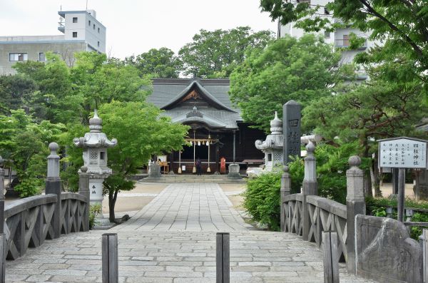 Yohashira-Shrine-Matsumoto-Nagano-Japan