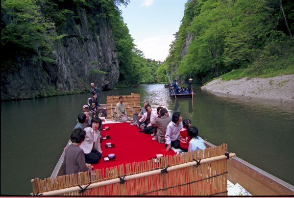 Geibikei-Gorge-Tea-Ceremony-Ichinoseki-Iwate-Japan