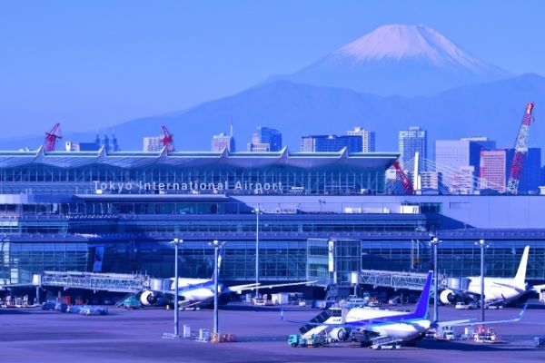 Haneda-Airport-and-Mt.-Fuji-Tokyo-Japan