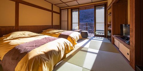 Kashiwaya-Ryokan-Terrace-Twin-Guestroom-Shima-Onsen-Nakanojo-Gunma-Japan