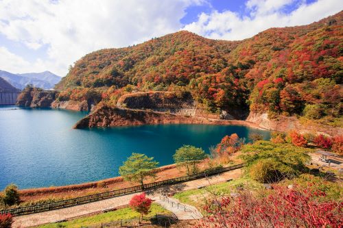 Lake-Okushima-in-Autumn-Shima-Onsen-Nakanojo-Gunma-Japan