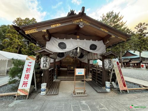Takebe-Shrine-Haiden-Otsu-Shiga-Japan
