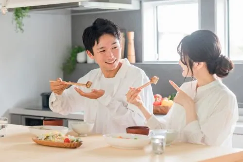 Etiquette at Japanese Restaurants Use a small plate